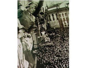 Humberto Delgado candidato da oposição às eleições presidenciais em 1958