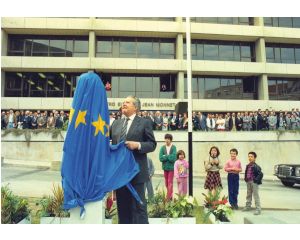 Comemoração do Dia da Europa, marcada em Portugal pela inauguração do Centro Jean Monnet, na Rua do Salitre, onde ficaram instaladas a Representação da Comissão Europeia e Gabinete do Parlamento Europeu