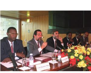João de Deus Pinheiro, durante a reunião entre as delegações de Portugal e dos PALOP à assembleia do FMI, é o segundo Comissário de nacionalidade portuguesa, com o pelouro das Relações com os países de África, Caraíbas e Pacífico (ACP), incluindo ajuda ao desenvolvimento e Convenção de Lomé