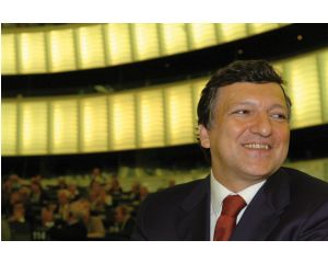 Após designação a 29.6.2004 pelo Conselho Europeu de Bruxelas, José Manuel Durão Barroso é nomeado Presidente da Comissão Europeia, depois de confirmado pelo Parlamento Europeu